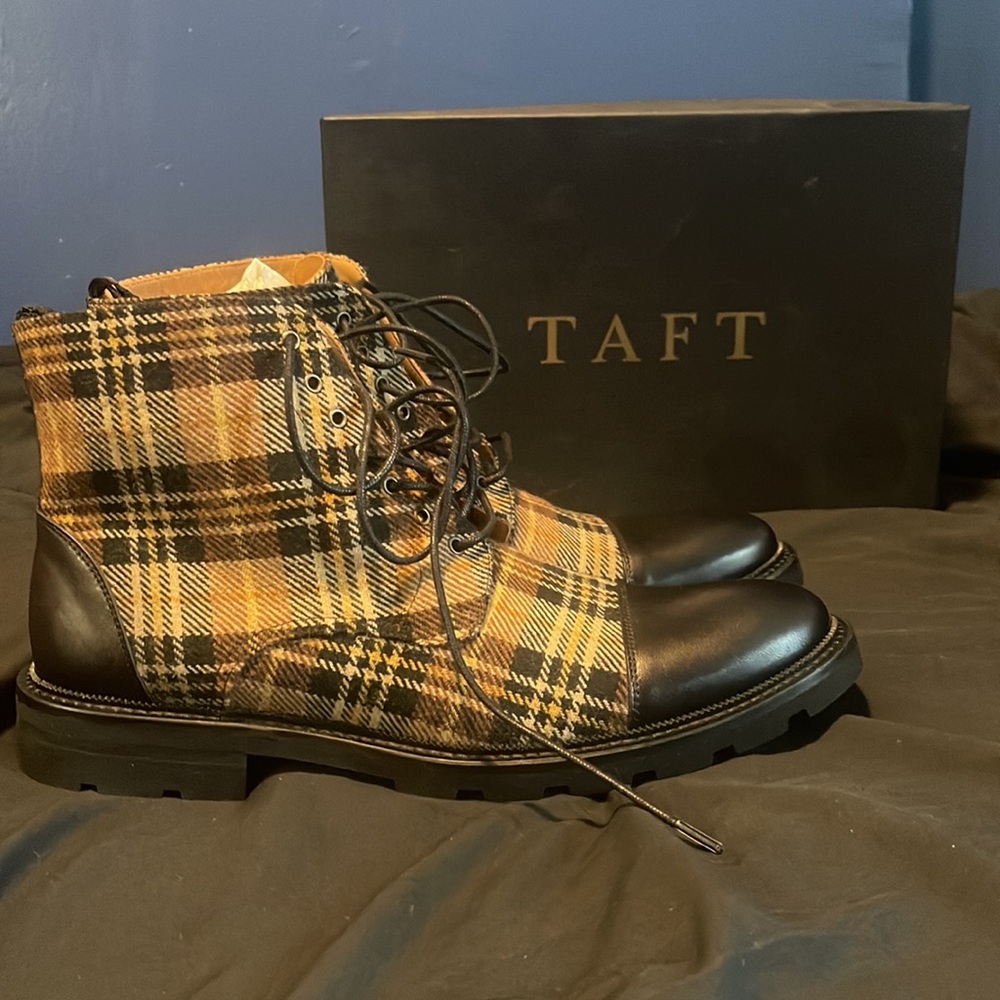 Brand new! Never worn Taft “the jack boot” yellow plaid.